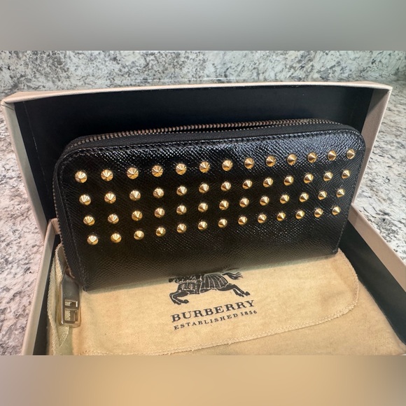 NWOT✨BURBERRY w/ DUSTY & BOX, STUDDED Patent Leather Long Zip Wallet IMMACULATE - Picture 4 of 12